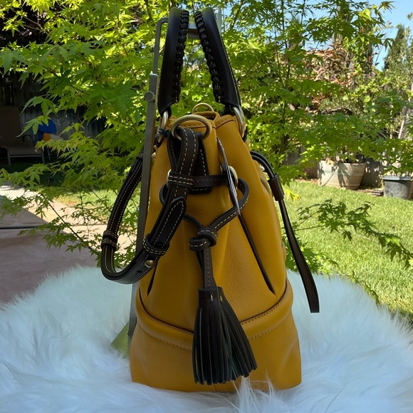 Dooney & Bourke Rare Buckley Yellow Sunflower Shoulder Bag with Brown Trim NWT - Picture 7 of 15